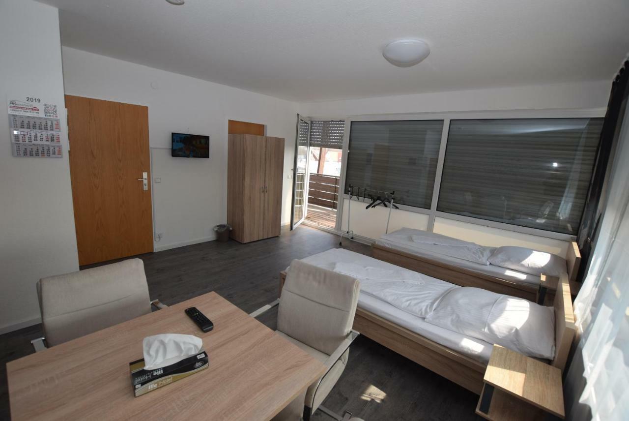 Monteurzimmer Messe Airport Wolfschlugen エクステリア 写真
